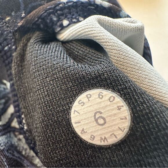 lululemon High Rise Wunder Under Crop Size 6 - Picture 5 of 5